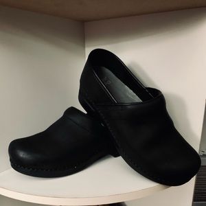 Dansko Women’s Clogs LIKE NEW